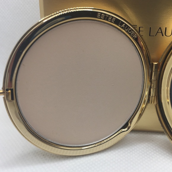 Estee Lauder Gold Compact Setting Powder - Picture 5 of 10